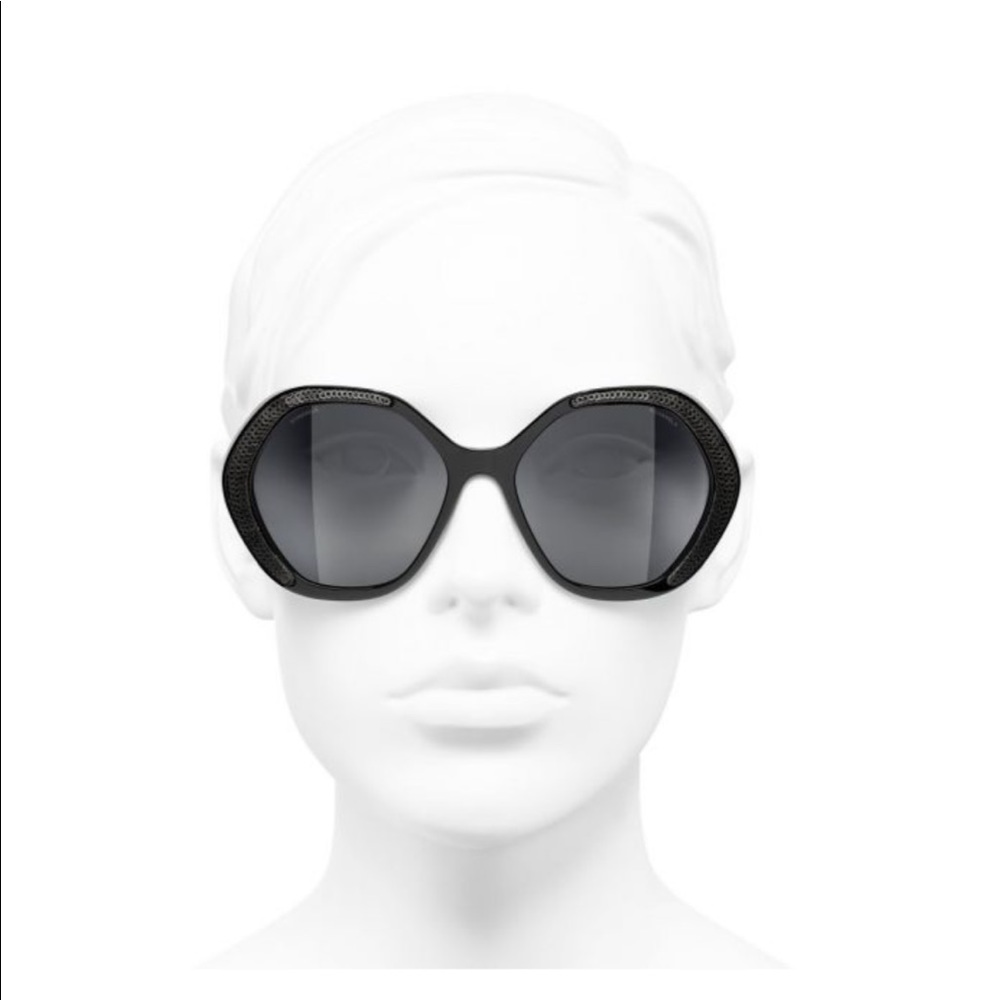 CHANEL ROUND SUNGLASSES
Acetate & Sequins - Picture 7 of 8